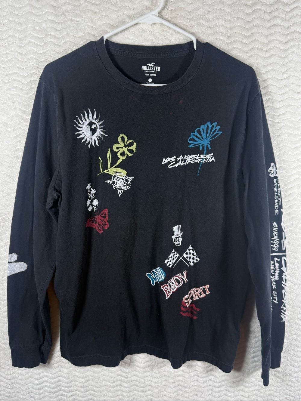 Hollister Black Long-Sleeve Graphic Long Sleeve. So unique